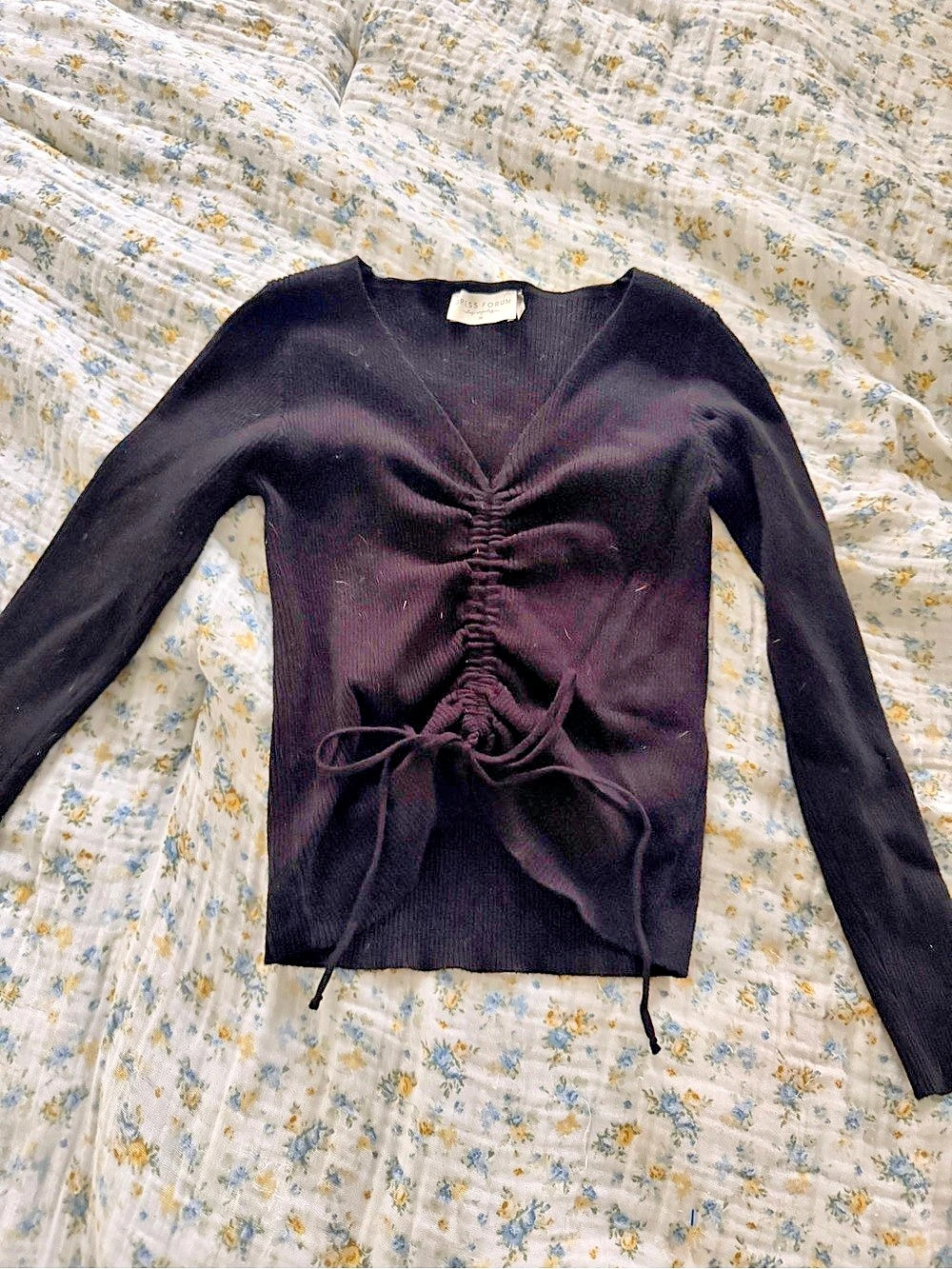 Dress Forum Long Sleeve Ruched Top in Black Size Medium Boutique